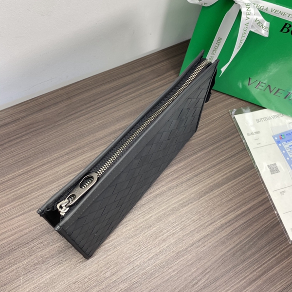 ボッテガヴェネタバッグ背面デザイン